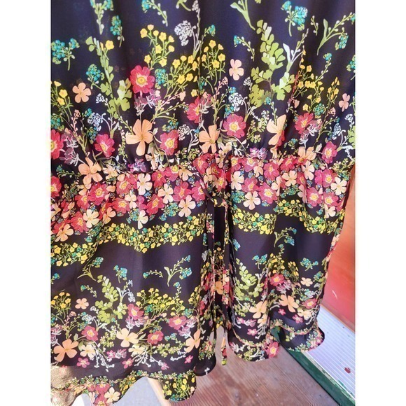 Host pick BB Dakota New Floral Drawstring Pockets  Bell Sleeves Shorts Jumper‎ - Picture 5 of 11